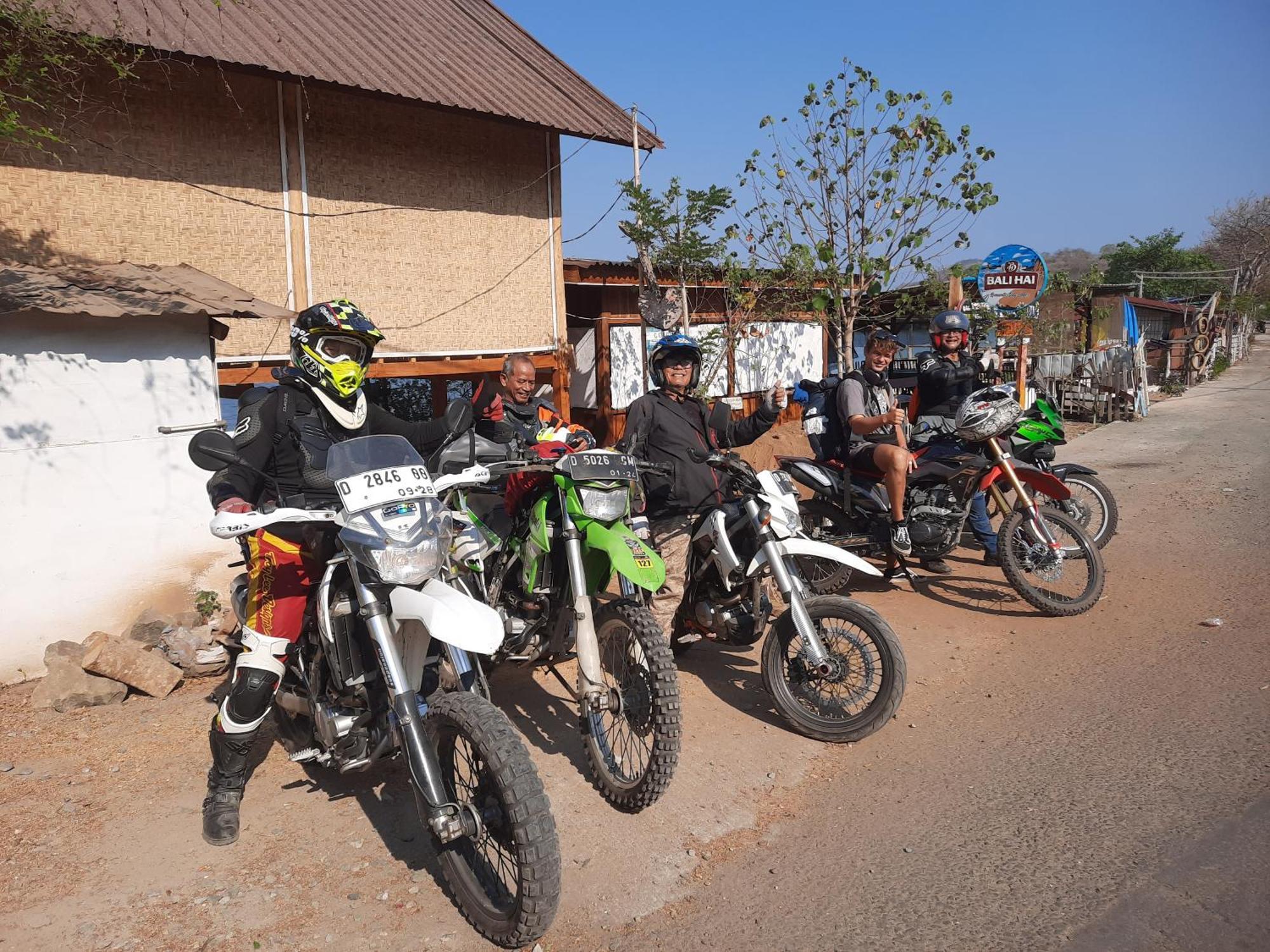 Boneputeh Homestay Taliwang Bagian luar foto