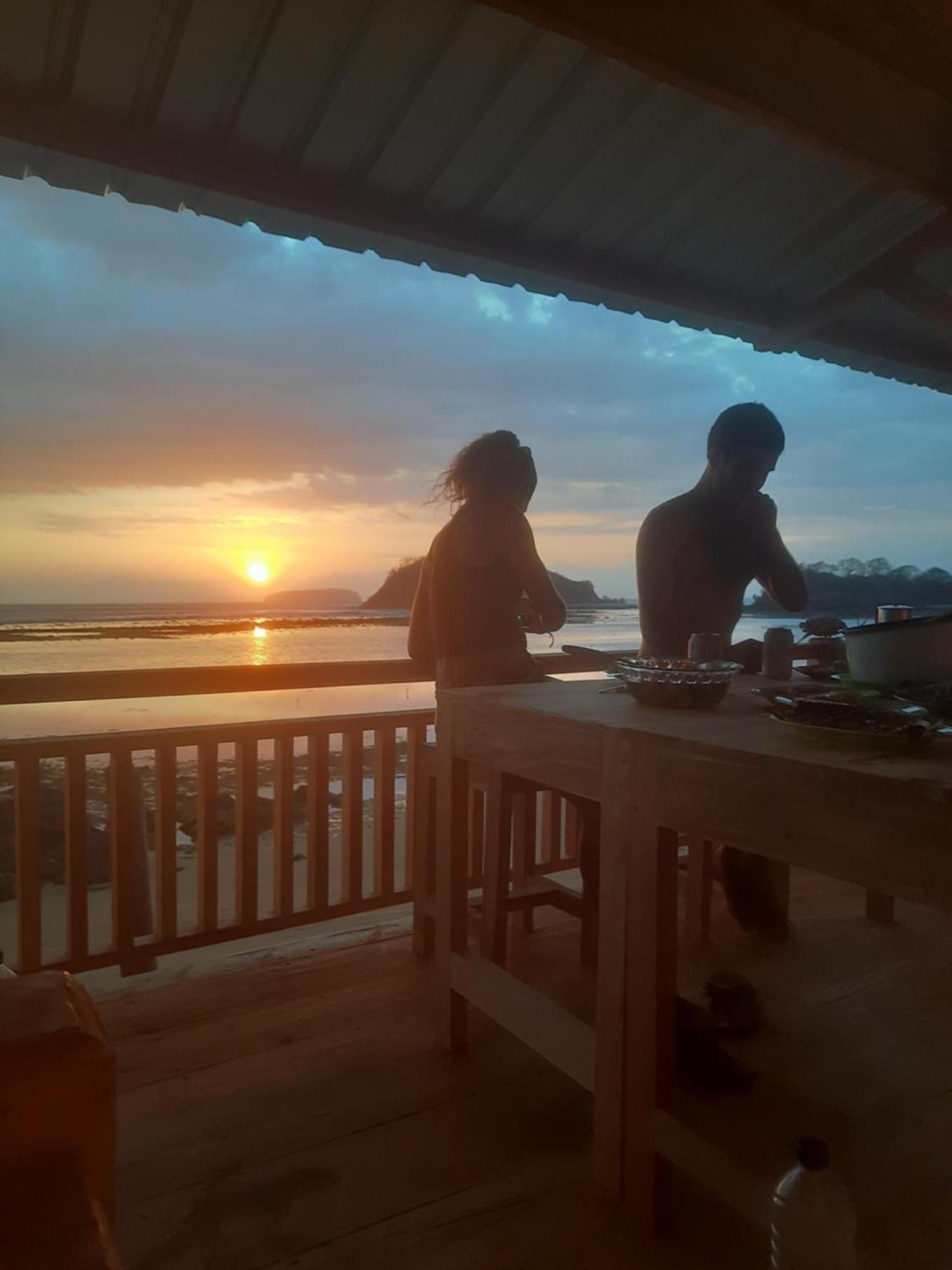 Boneputeh Homestay Taliwang Bagian luar foto